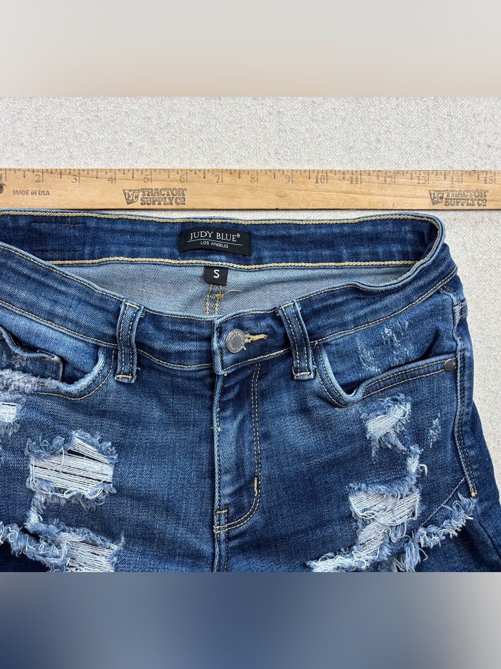 Judy Blue Distressed Denim Shorts Womens Size Small Frayed Raw Hem Stretch - Picture 3 of 8
